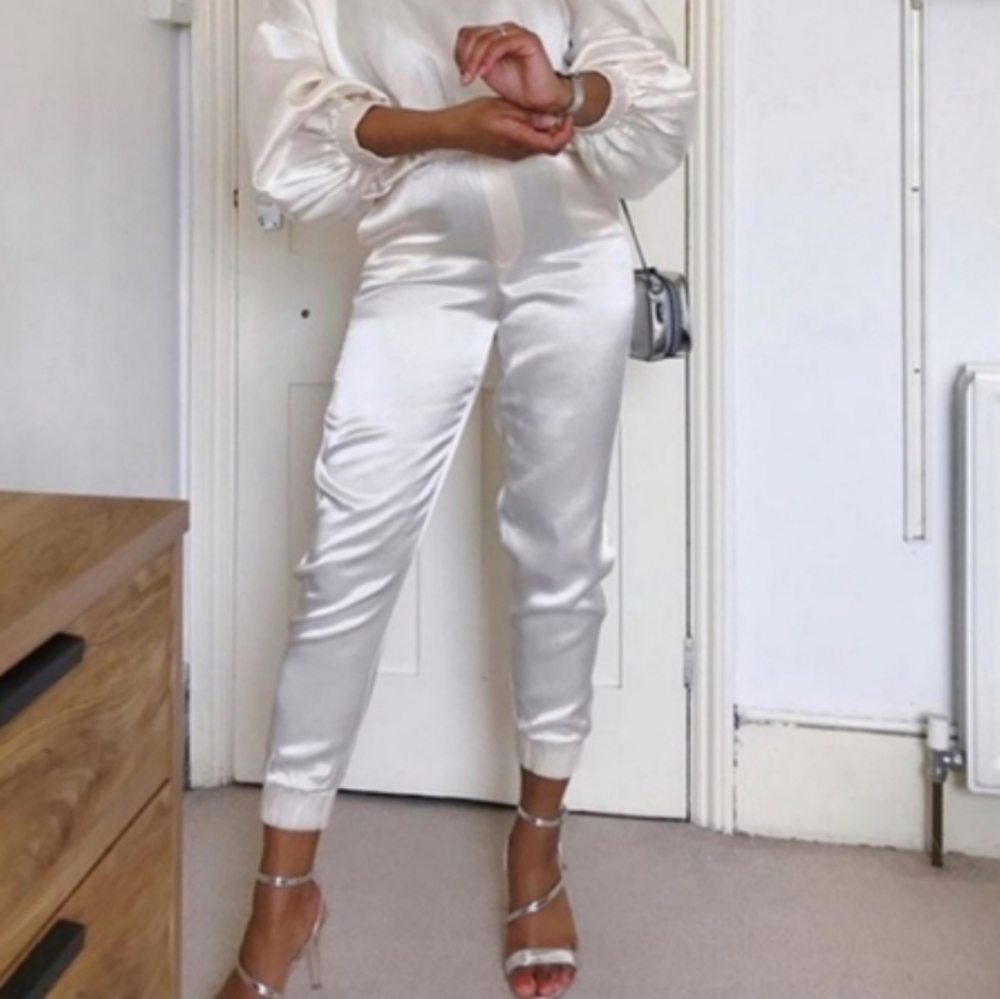 🌻👙Zara satin effect joggers w front pockets and elasticized waist/cuffed hems